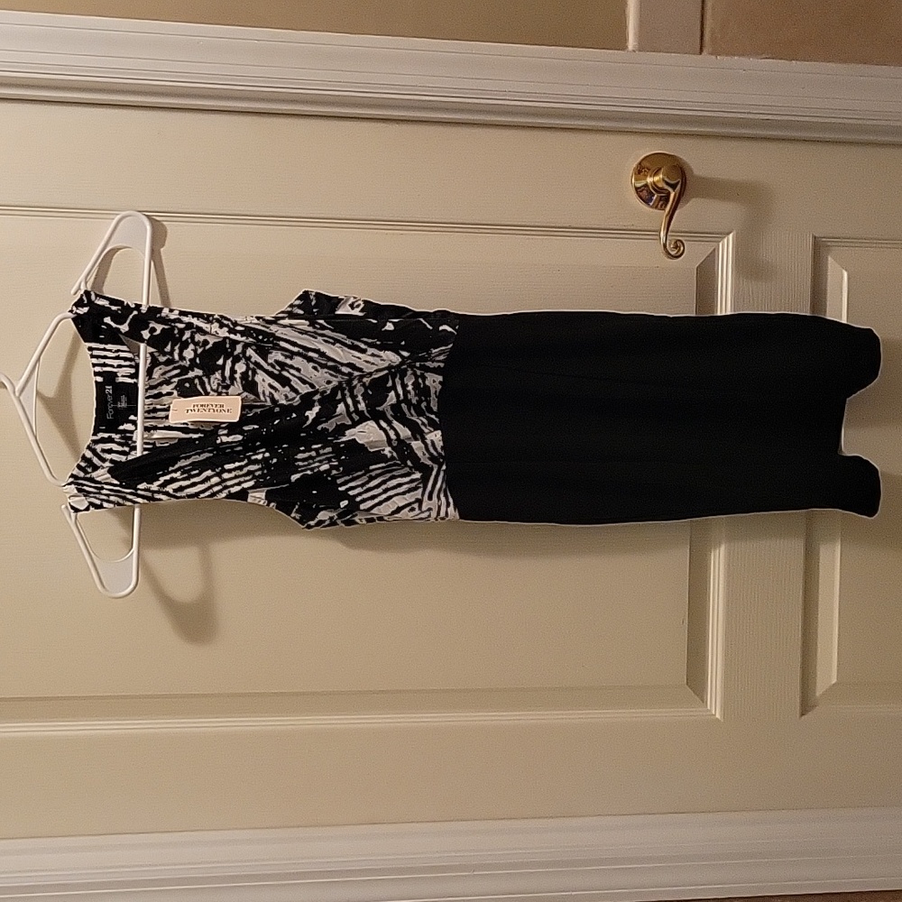 Forever 21 black white halter short length dress print top solid skirt Sm…New